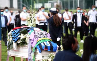 I funerali nel centro sportivo di Cermenate, in provincia di Como, di Andrea Rinaldi, il diciannovenne calciatore di Atalanta e Legnano, morto per un aneurisma, 19 maggio 2020. ANSA/MATTEO BAZZI