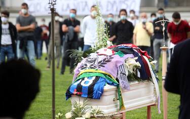 Addio a Rinaldi, l'ultimo saluto in campo. FOTO