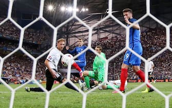 epa05414030 French Antoine Griezmann (C) scores the 2-0 goal against German goalkeeper Manuel Neuer during the UEFA EURO 2016 semi final match between Germany and France at Stade Velodrome in Marseille, France, 07 July 2016.

(RESTRICTIONS APPLY: For editorial news reporting purposes only. Not used for commercial or marketing purposes without prior written approval of UEFA. Images must appear as still images and must not emulate match action video footage. Photographs published in online publications (whether via the Internet or otherwise) shall have an interval of at least 20 seconds between the posting.)  EPA/PETER POWELL   EDITORIAL USE ONLY