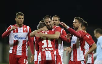 epa08453200 Red Star’s Milos Degenek (C) celebrates with teammates  after scoring a goal during the Serbian SuperLiga soccer match between Rad and Red Star in Belgrade, Serbia, 29 May 2020. The Serbian SuperLiga resumes without spectators after a suspension because of the coronavirus pandemic.  EPA/ANDREJ CUKIC