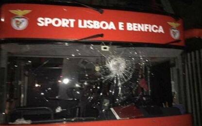 Assalto al bus del Benfica: due giocatori feriti