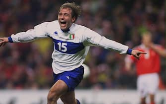 COP121 - 19990327 - COPENHAGEN : Italian Antonio Conte jubilates after scoring to 2-1 in the Euro 2000 Group 1 qualifier between Denmark and Italy in Parken in Copenhagen, Saturday 27 March 1999. Italy won the match 2-1. (electronic image) --DENMARK OUT-- 
EPA PHOTO/NORDFOTO/KELD NAVNTOFT/CF-hh