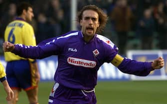 5/11/98 Firenze: L'esultanza di Batistuta dopo aver segnato il gol della Fiorentina. Foto Marco Bucco.