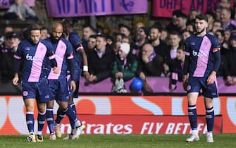 LONDON, ENGLAND - NOVEMBER 08: Dulwich Hamlet players look dejected after conceding during the FA Cup First Round match between Dulwich Hamlet and Carlisle United at Champion Hill on November 08, 2019 in London, England. (Photo by Alex Davidson/Getty Images)