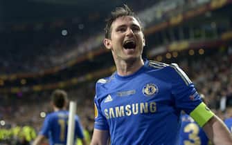 epa03702289 Frank Lampard of Chelsea FC celebrates after teammate Branislav Ivanovic (unseen) scored the winning goal during the UEFA Europa League 2013 final between SL Benfica and Chelsea FC in Amsterdam, Netherlands, 15 May 2013.  EPA/OLAF KRAAK