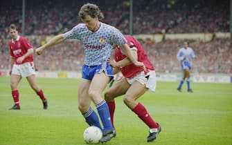 Mark Hughes of Manchester Utd holds onto the ball from the Nottingham Forest defender Des Walker during their Rumbelows Football League Cup Final match on 12 April 1992 at Wembley Stadium, London, United Kingdom. Manchester Utd F.C. won 1-0.  (Photo by Simon Bruty/Hulton Archive/Getty Images).