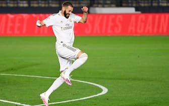 TOPSHOT - Real Madrid's French forward Karim Benzema celebrates his second goal during the Spanish league football match between Real Madrid CF and Valencia CF at the Alfredo di Stefano stadium in Valdebebas, on the outskirts of Madrid, on June 18, 2020. (Photo by JAVIER SORIANO / AFP)
