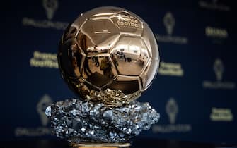 TOPSHOT - The Ballon d'Or trophy is displayed during a press conference to present the new Ballon d'Or trophy, on the outskirts of Paris, on September 19, 2019. (Photo by Thomas SAMSON / AFP)        (Photo credit should read THOMAS SAMSON/AFP via Getty Images)