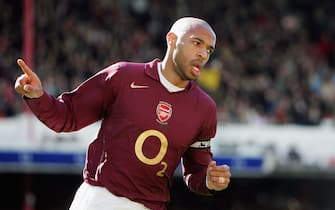 LONDON - APRIL 01: Thierry Henry of Arsenal  celebrates scoring during the Barclays Premiership match between Arsenal and Aston Villa at Highbury on April 1, 2006 in London, England.  (Photo by Julian Finney/Getty Images)