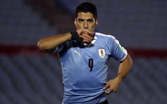 epa08730684 Luis Suarez of Uruguay celebrates after scoring during the South American qualifiers to the 2022 Qatar World Cup soccer match between national soccer teams of Uruguay and Chile, at Centenario stadium in Montevideo, Uruguay, 08 October 2020.  EPA/Raul Martinez / POOL