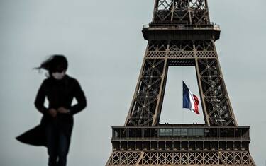 Francia: coprifuoco a Parigi e in altre 9 città