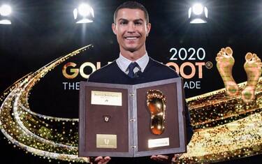 Ronaldo riceve il Golden Foot 2020: l'albo d'oro