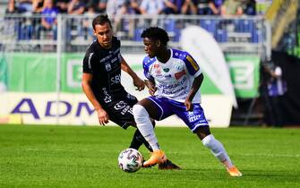 HARTBERG, AUSTRIA - SEPTEMBER 20: Michael Liendl of Wolfsberger AC and Samson Tijani of Hartberg during the Tipico Bundesliga match between TSV Prolactal Hartberg and RZ Pellets WAC at Profertil Arena on September 20, 2020 in Hartberg, Austria. (Photo by Markus Tobisch/SEPA.Media /Getty Images)