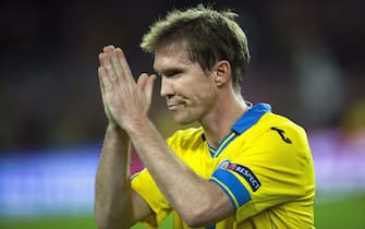 epa05011432 Bate Borisov's midfielder Aleksandr Hleb  reacts after losing the UEFA Champions League match between FC Barcelona and FC Bate Borisov at Camp Nou stadium in Barcelona, Catalonia, Spain, 04 November 2015.  EPA/ALEJANDRO GARCIA