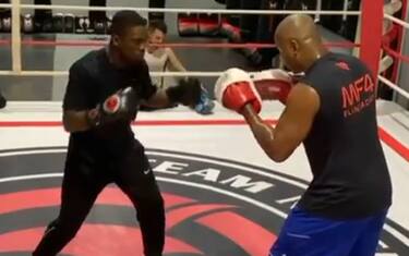 Seedorf cambia sport: a lezione di boxe. VIDEO