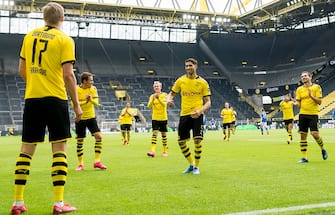 DORTMUND, GERMANY - MAY 16: Erling Haaland of Borussia Dortmund celebrates with his team mates after scoring his teams first goal during the Bundesliga match between Borussia Dortmund and FC Schalke 04 at Signal Iduna Park on May 16, 2020 in Dortmund, Germany. The Bundesliga and Second Bundesliga is the first professional league to resume the season after the nationwide lockdown due to the ongoing Coronavirus (COVID-19) pandemic. All matches until the end of the season will be played behind closed doors. (Photo by Alexandre Simoes/Borussia Dortmund via Getty Images)