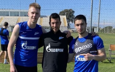Zenit, tre giocatori salvano un uomo dalle fiamme