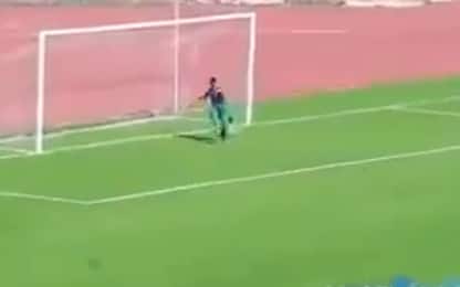 Algeria, raccattapalle evita un gol fatto. VIDEO