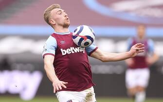 epa09088284 West Ham's Jarrod Bowen in action during the English Premier League soccer match between West Ham United and Arsenal FC in London, Britain, 21 March 2021.  EPA/Justin Tallis / POOL EDITORIAL USE ONLY. No use with unauthorized audio, video, data, fixture lists, club/league logos or 'live' services. Online in-match use limited to 120 images, no video emulation. No use in betting, games or single club/league/player publications.