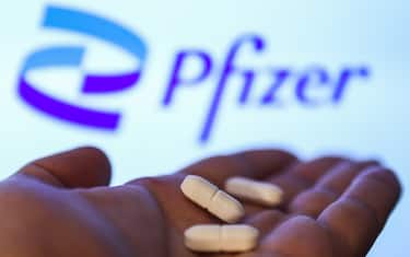 Pfizer: "Allo studio pillola anti-Covid dal 2022"