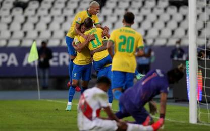 Brasile show: 4-0 al Perù. Colombia-Venezuela 0-0