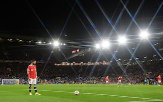 epa09496393 Bruno Fernandes of Manchester United prepares to take a free kick during the UEFA Champions League group F soccer match between Manchester United and Villarreal CF in Manchester, Britain, 29 September 2021.  EPA/Peter Powell