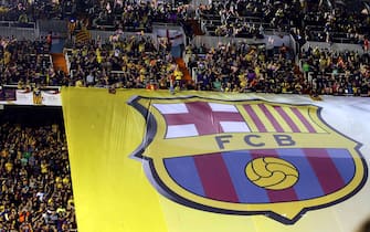 Supporters of FC Barcelona are seen in front of a huge banner with the logo of their team at Mestalla stadium in Valencia, eastern Spain, prior to the King's Cup soccer final between FC Barcelona and Real Madrid, 16 April 2014. EFE/Alberto Estevez 