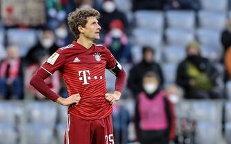 MUNICH, GERMANY - FEBRUARY 20: Thomas Mueller of Bayern Muenchen looks on during the Bundesliga match between FC Bayern MÃ¼nchen and SpVgg Greuther FÃ¼rth at Allianz Arena on February 20, 2022 in Munich, Germany. (Photo by Roland Krivec/DeFodi Images via Getty Images)