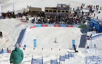 epa05836273 General view of the finish area during the women's Moguls qualification round of the FIS Freestyle Ski and Snowboard World Championships 2017 at the Sierra Nevada near Granada, southern Spain, 08 March 2017.  EPA/MIGUEL ANGEL MOLINA