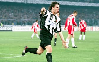 TURIN, ITALY - APRIL 01: Alessandro Del Piero of Juventus celebrates  after scoring a goal during the UEFA Champions League Semi-Final match between Juventus and AS Monaco at Stadio Delle Alpi on April 01, 1998 in Turin, Italy. (Photo by Juventus FC - Archive/Juventus FC via Getty Images)