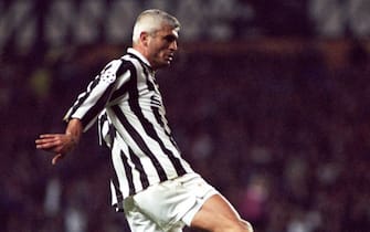 01/11/95 CHAMPIONS LEAGUE.RANGERS V JUVENTUS (0-4).IBROX - GLASGOW.Fabrizio Ravanelli in action for Juventus.   (Photo by SNS Group via Getty Images)