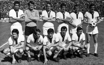 © LaPresse
Archivio storico
1969
Sport
Calcio
Formazione Cagliari 1969-1970
Nella foto: la formazione del Cagliari vincitrice dello scudetto nella stagione 1969-1970
B 7403