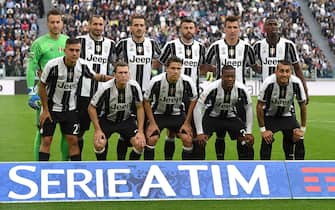 TURIN, ITALY - MAY 14:  Team of Juventus FC line up during the Serie A match between Juventus FC and UC Sampdoria at Juventus Arena on May 14, 2016 in Turin, Italy.  (Photo by Valerio Pennicino/Getty Images)