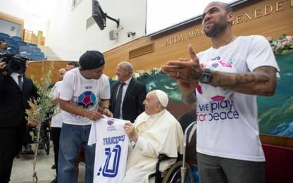 Partita della Pace, il Papa benedice il pallone