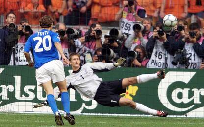 22 anni fa il cucchiaio di Totti contro l'Olanda
