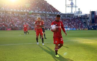 TORONTO, ON - JULY 23:  Lorenzo Insigne #24 of Toronto FC prepares to take corner kick in an MLS game against Charlotte FC at BMO Field on July 23, 2022 in Toronto, Ontario, Canada.  (Photo by Vaughn Ridley/Getty Images)
