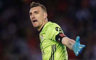 epa07811800 River Plate's goalkeeper Franco Armani reacts during a game of the Superliga Argentina, at the Monumental Stadium in Buenos Aires, Argentina, 01 September 2019.  EPA/Juan Ignacio Roncoroni