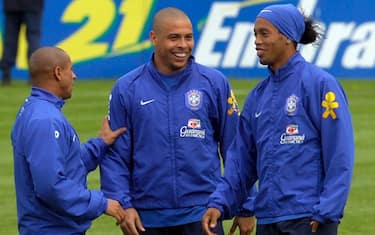 ronaldo_roberto_carlos_ronaldinho_ansa