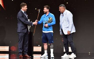 Ancora premi per Messi: ecco il bastone dei grandi