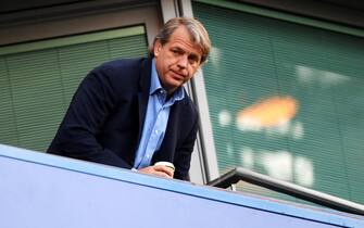 epa09959227 Prospective new Chelsea owner US businessman Todd Boehly pictured before the kick-off of the English Premier League soccer match between Chelsea FC and Leicester City in London, Britain, 19 May 2022.  EPA/NEIL HALL EDITORIAL USE ONLY. No use with unauthorized audio, video, data, fixture lists, club/league logos or 'live' services. Online in-match use limited to 120 images, no video emulation. No use in betting, games or single club/league/player publications