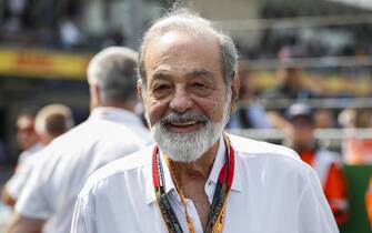 epa10275897 Mexican businessman Carlos Slim attends the race of the Formula One Grand Prix of Mexico City at the Circuit of Hermanos Rodriguez in Mexico City, Mexico, 30 October 2022. The Formula One Grand Prix of the Mexico City takes place on 30 October 2022 at the Circuit of Hermanos Rodriguez.  EPA/Mario Guzman