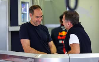 Mateschitz Mark, son of former Red Bull CEO Dietrich â&#x80;&#x98;Didiâ&#x80;&#x99; Mateschitz, with HORNER Christian (gbr), Team Principal of Red Bull Racing, portrait, during the Formula 1 Aramco pre-season testing 2023 of the 2023 FIA Formula One World Championship from February 23 to 25, 2023 on the Bahrain International Circuit, in Sakhir, Bahrain - Photo: FLORENT GOODEN / DPPI Media/LiveMedia