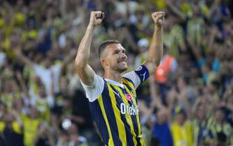 ISTANBUL, TURKEY - AUGUST 13: Edin Dzeko of Fenerbahce celebrates after scoring the first goal of his team during the Turkish Super Lig match between Fenerbahce and Gazientep FK at Ulker Sports and Event Hall on August 13, 2023 in Istanbul, Turkey. (Photo by Seskim Photo/MB Media/Getty Images)