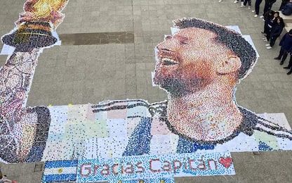 Un mosaico per Messi con 90mila tappi di bottiglia