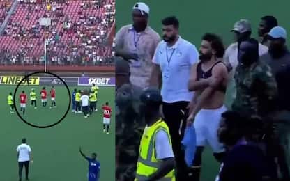 Salah aggredito dai tifosi: salvato dai compagni