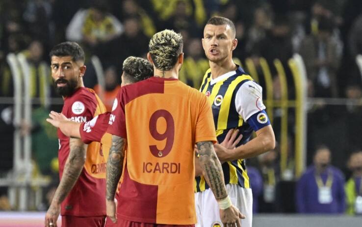 Fenerbahce-Galatasaray, tra Dzeko e Icardi lite in campo