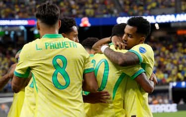 Riscatto Brasile col Paraguay, Colombia ai quarti