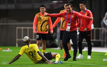 KASHIMA, JAPAN - SEPTEMBER 18: Guangzhou Evergrande head coach Fabio Cannavaro celebrates after the first goal of  Anderson Talisca #9 during the AFC Champions League quarter final second leg match between Kashima Antlers and Guangzhou Evergrande at Kashima Soccer Stadium on September 18, 2019 in Kashima, Ibaraki, Japan. (Photo by Etsuo Hara/Getty Images)
