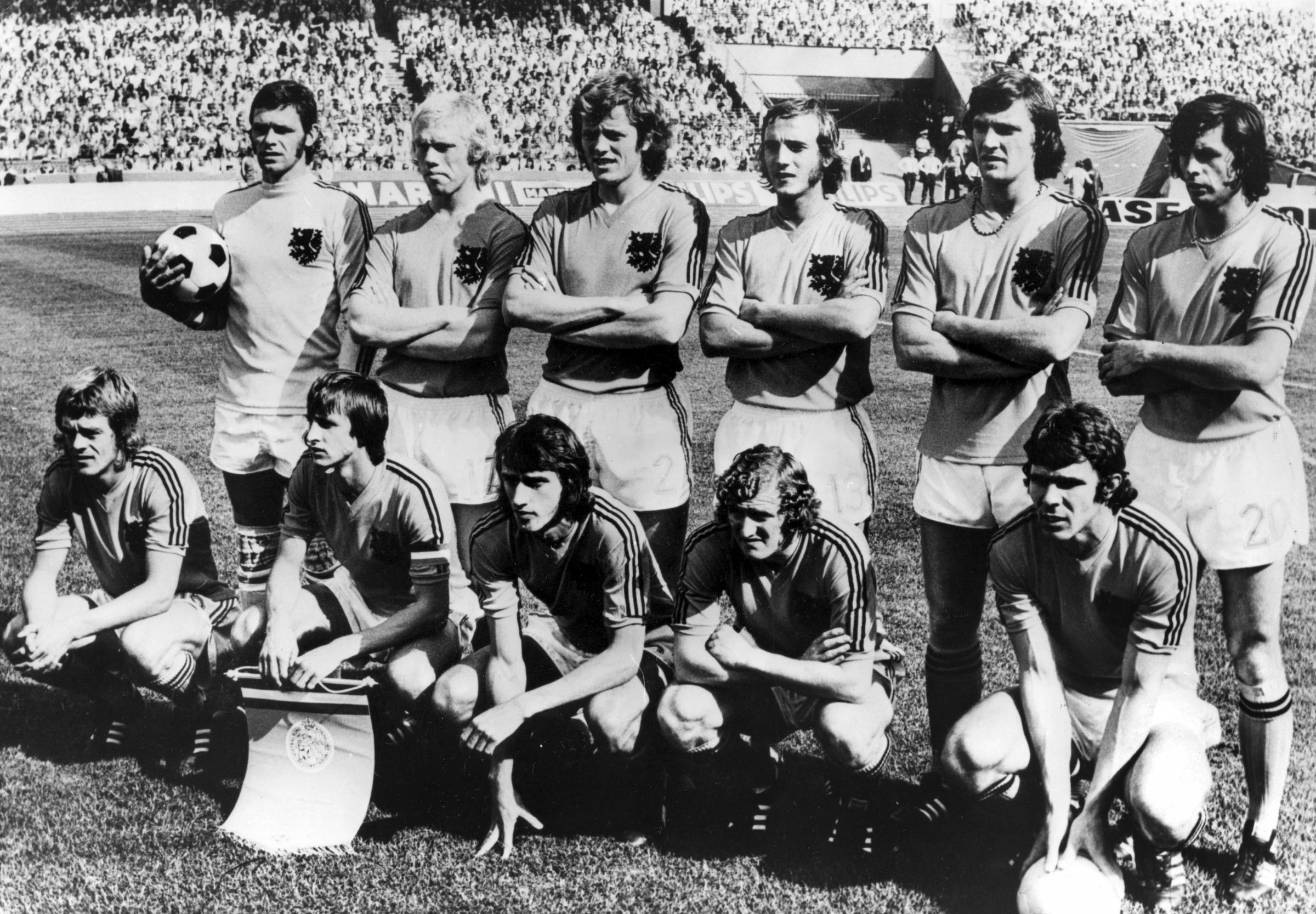 Mondiale 1974, la nazionale olandese: Rensenbrink è il 3° accovacciato da sinistra, al fianco di Cruijff Mondiale 1974, la nazionale olandese