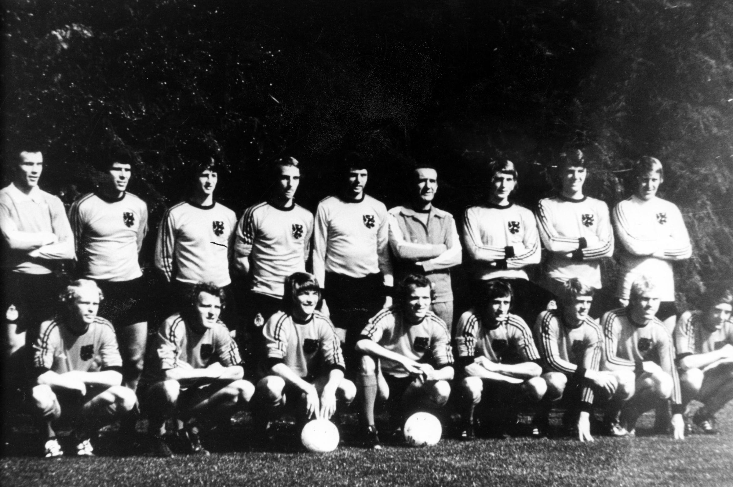 Mondiali 1978, la nazionale olandese: Rensenbrink è il quart'ultimo accovacciato da destra Mondiali 1978, la nazionale olandese